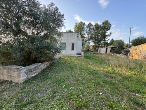 Villa Da Ristrutturare Con PdC Approvato Per Demolizione e Ricostruzione.